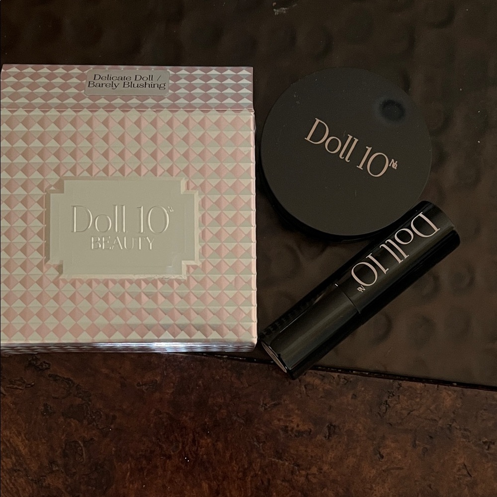 Pink Makeup Compact - Picture 2 of 5